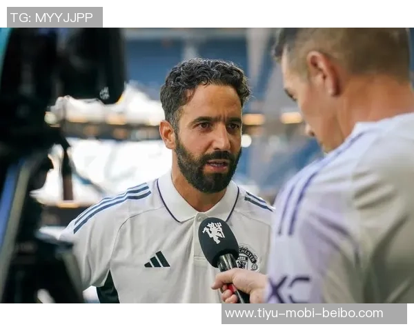 尤文16岁边锋埃利莫加莱随一线队训练展现莱奥相似技术特点